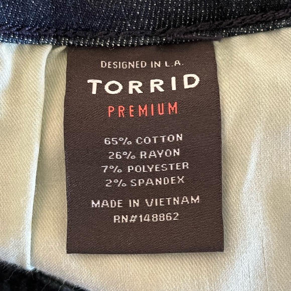 Women's TORRID PREMIUM DENIM MINI SKIRT Double button stretch slit size 20 - Picture 8 of 9